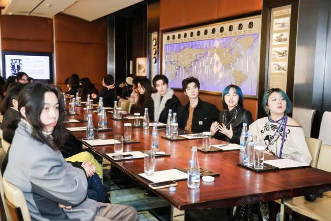 计碰撞！上海首饰腕表周亮点频出凯发K8国际东方美学与海派设(图4)