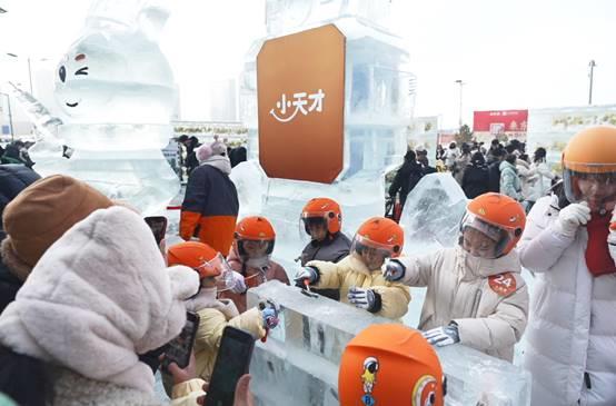 冻一天的儿童电话手表还能正常工作么k8凯发国际冰雪世界极寒挑战 冰(图2)