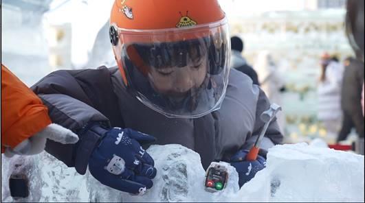 冻一天的儿童电话手表还能正常工作么k8凯发国际冰雪世界极寒挑战 冰(图4)
